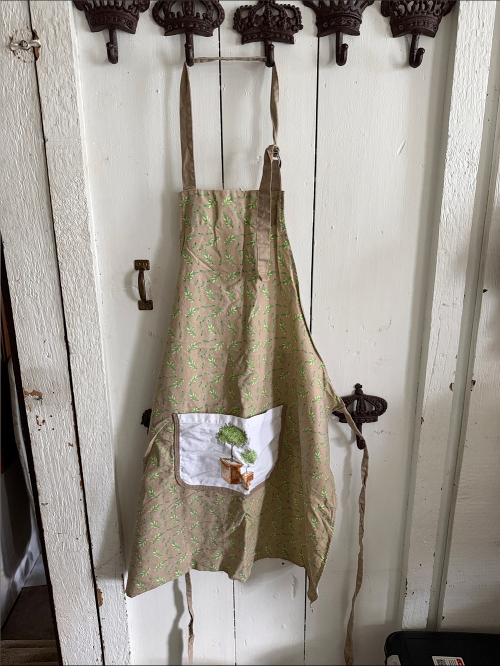 Kitchen Apron with Potted Plant Pocket - Tan and Green